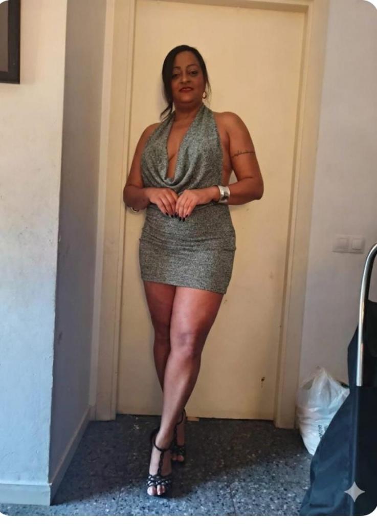 677655812: Chica busca chico en Barcelona