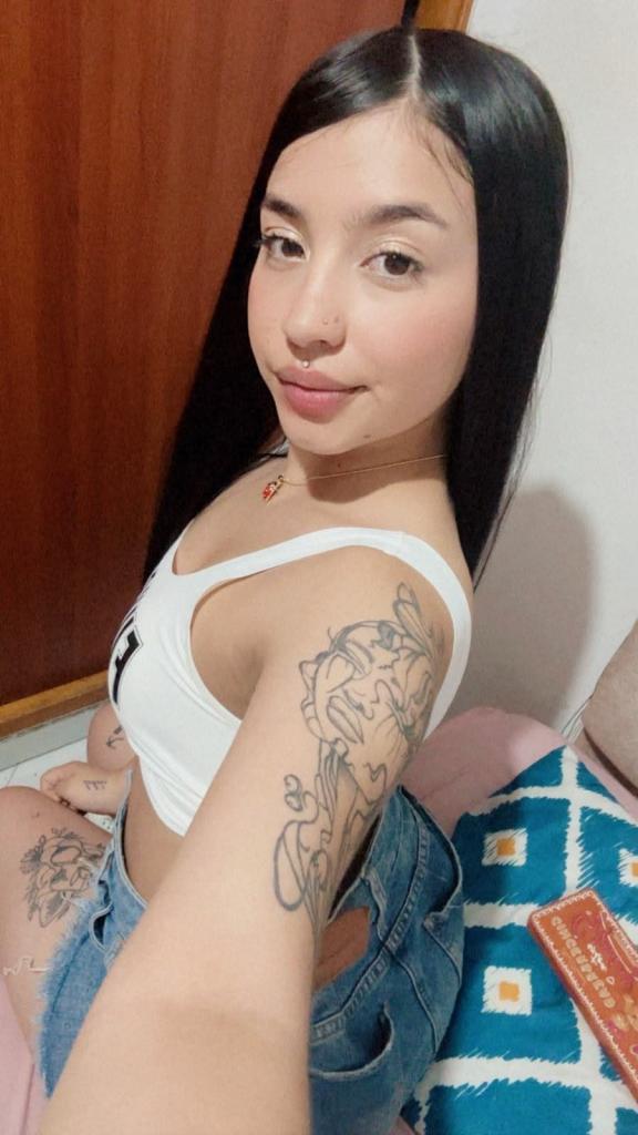 613764380: Chica busca chico en Navarra