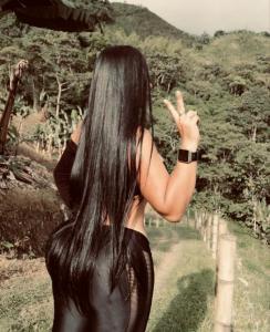 695295608: Chica busca chico en Barcelona