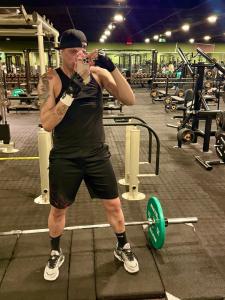 Chico busca chica en Sevilla: 