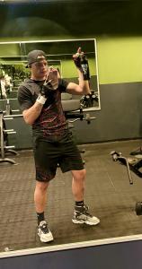 Chico busca chica en Sevilla: 