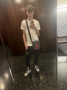 642339869: Chico busca chica en Barcelona