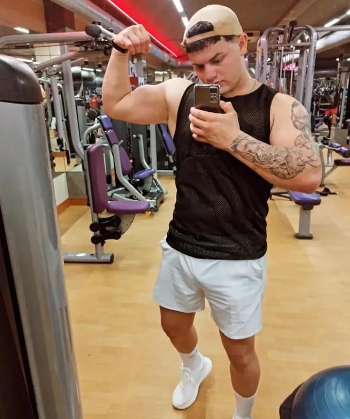 614604640: Chico busca chica en Sevilla