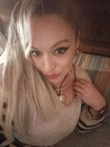 613958151: Chica busca chico en La Coruña