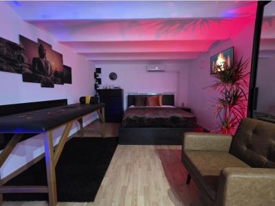 670490550: Chica busca chico en Barcelona