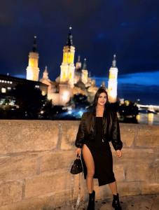 613793336: Chica busca chico en Barcelona