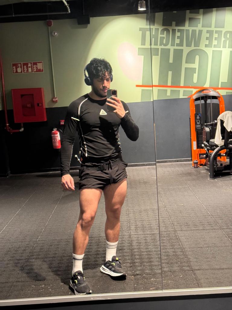 Chico busca chica en Sevilla: 