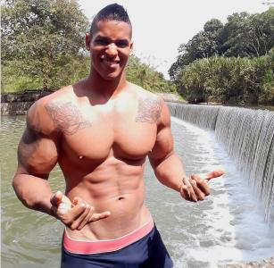 658285591: Chico busca chica en Sevilla