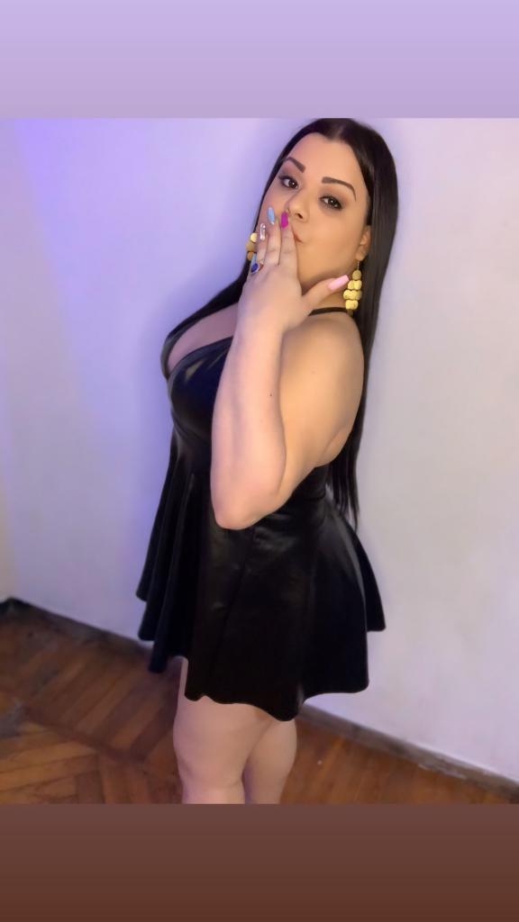 623344845: Travesti en León