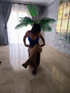 667315812: Chica busca chico en Málaga