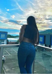 672886635: Chica busca chico en Cádiz