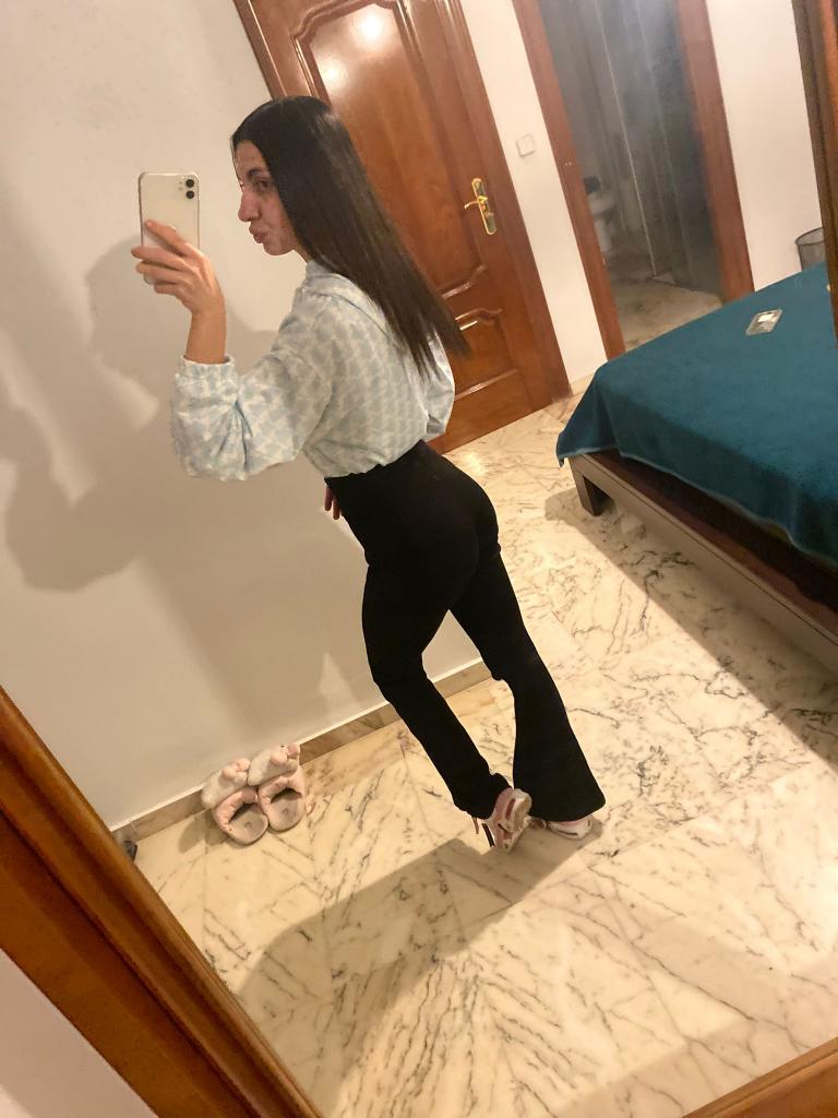 Chica busca chico en Almería: Chica busca chico