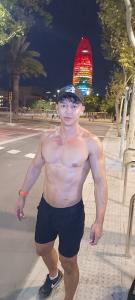 643758549: Chico busca chica en Barcelona