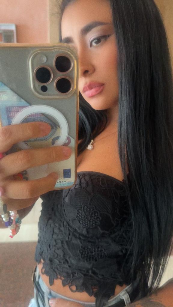 603900229: Chica busca chico en Barcelona