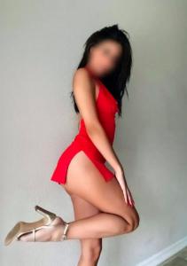 697251081: Chica busca chico en Barcelona