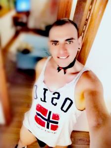 Chico busca chica en Granada: 