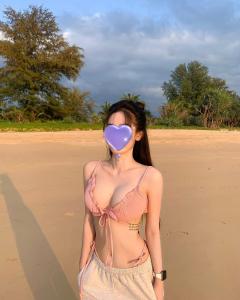 670756779: Chica busca chico en Barcelona