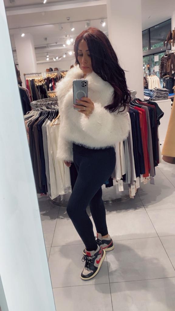 647084708: Travesti en Navarra