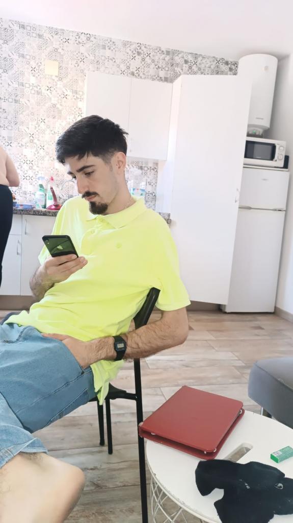 Chico busca chica en Sevilla: 