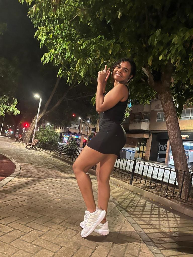 641429253: Chica busca chico en Valencia