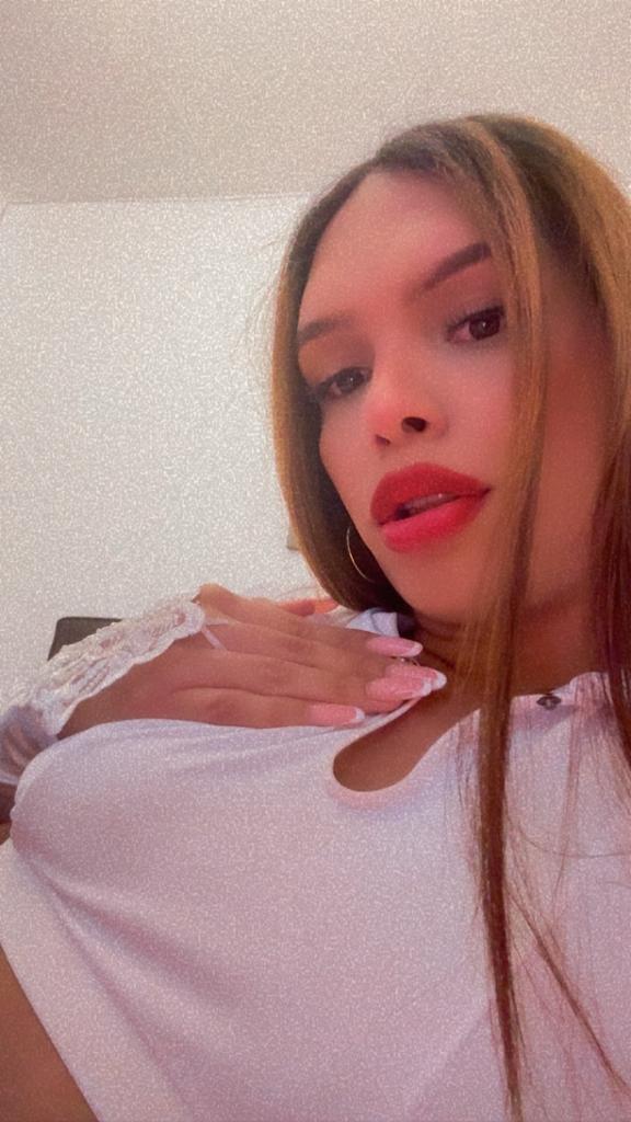 607574863: Chica busca chico en Málaga