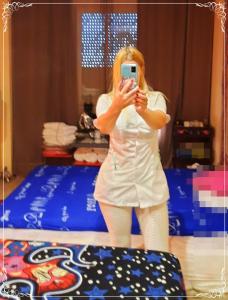 645225090: Chica busca chico en Sevilla