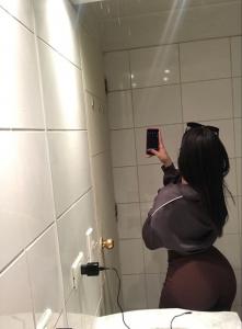 643280460: Chica busca chico en Sevilla