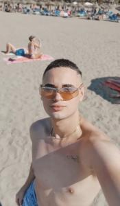 671697039: Chico busca chica en Cádiz