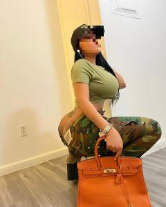 667046587: Chica busca chico en Sevilla