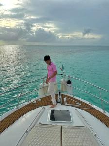 664445171: Chico busca chica en Sevilla