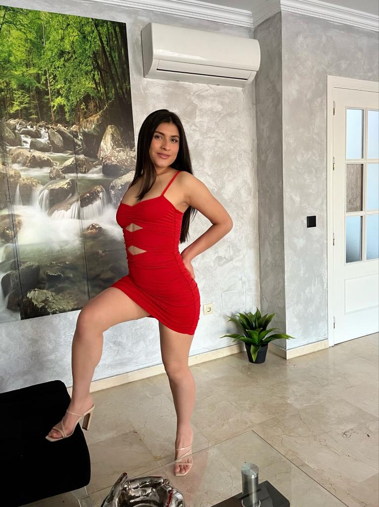 617513686: Chica busca chico en Barcelona