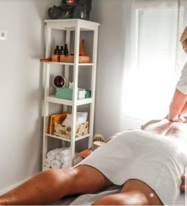 688393040: Chica busca chico en Zaragoza