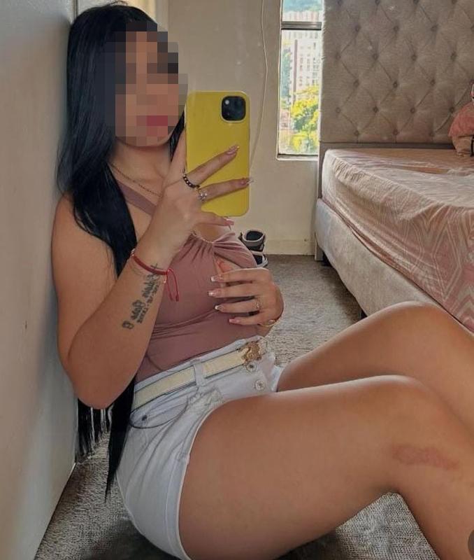667771170: Chica busca chico en Madrid