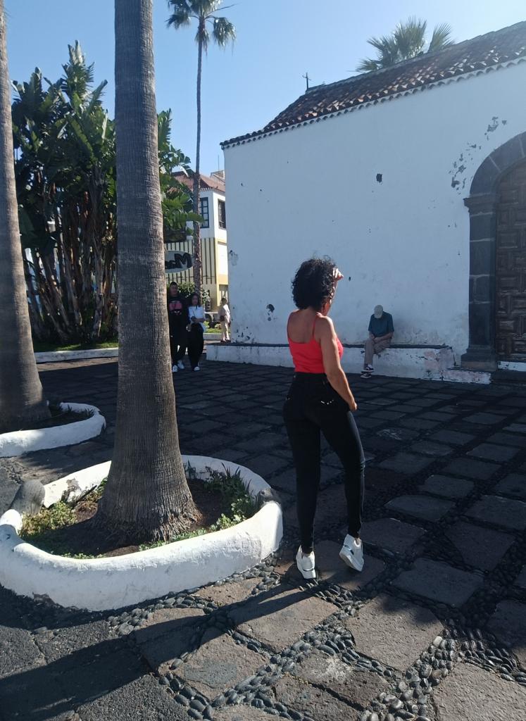 Chica busca chico en Tenerife: 