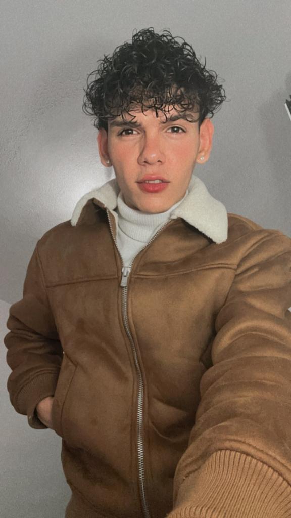 Chico busca chica en Granada: 