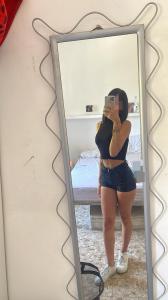 664585658: Chica busca chico en Barcelona