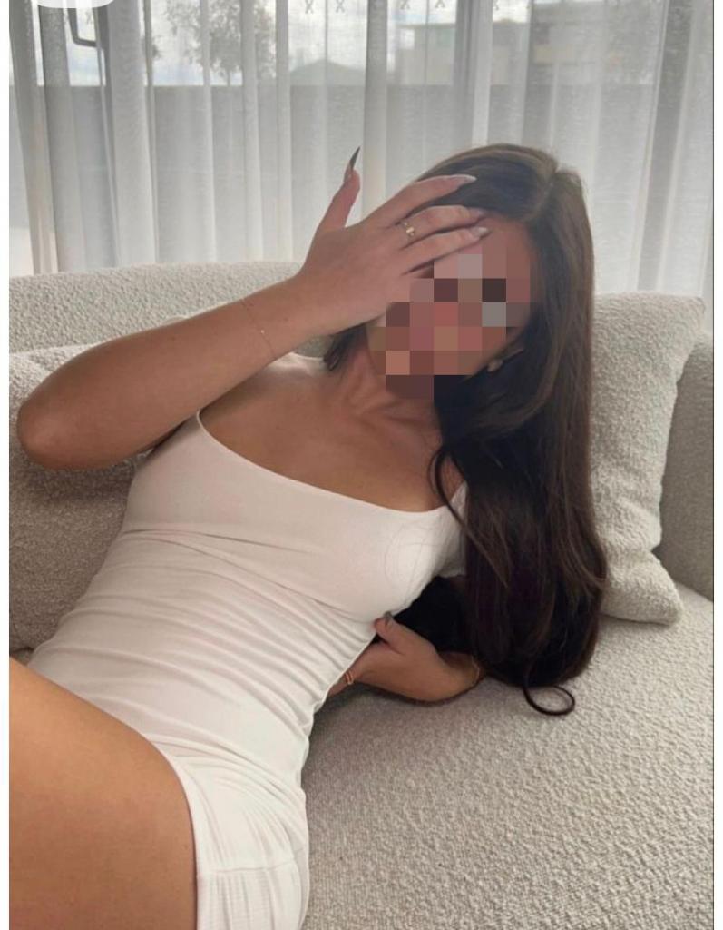 662577684: Chica busca chico en Barcelona