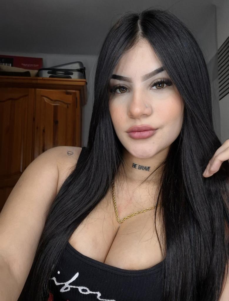 742060075: Chica busca chico en Sevilla