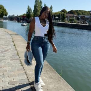 614873379: Chica busca chico en Gerona