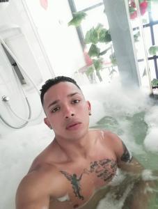 661053339: Chico busca chica en Alicante