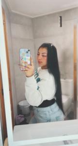 647053081: Chica busca chico en Sevilla