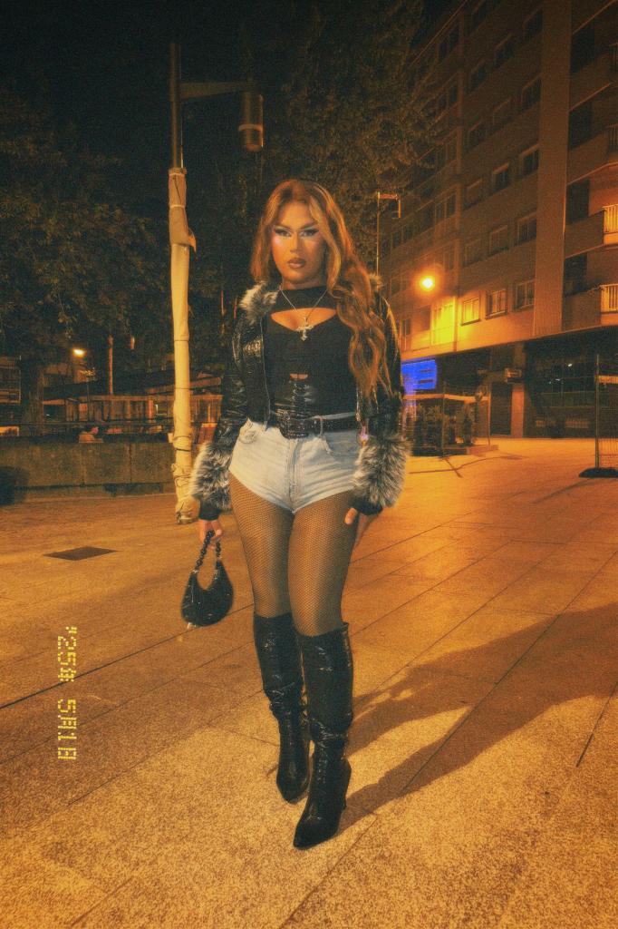 631683048: Transexual en Orense