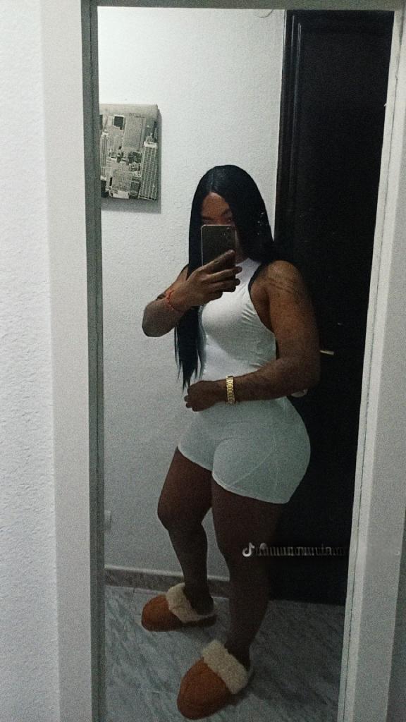 614873379: Chica busca chico en Gerona