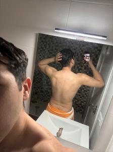 627088175: Chico busca chica en Sevilla