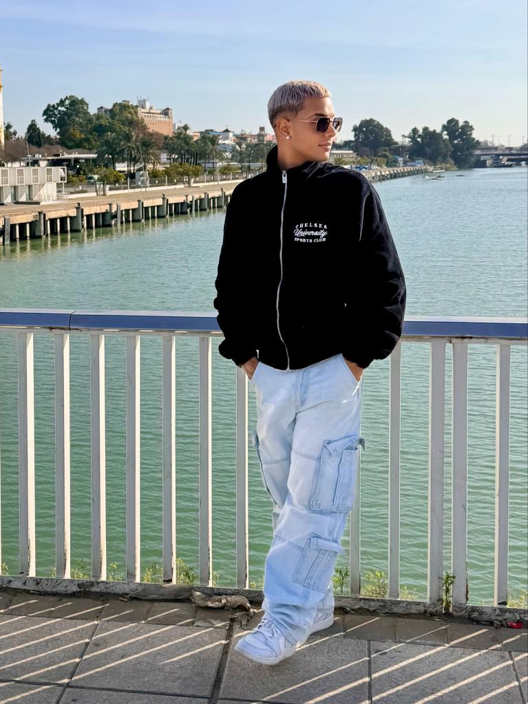 Chico busca chica en Sevilla: 