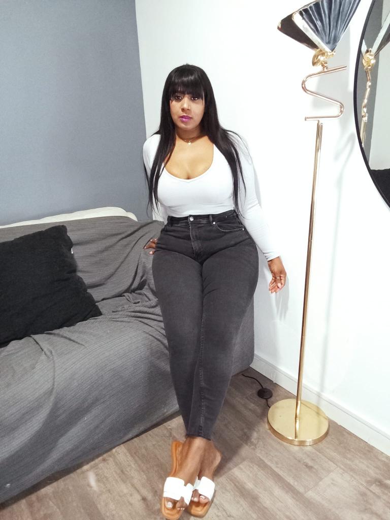643220965: Chica busca chico en Valencia