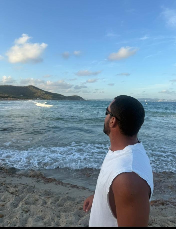 Chico busca chica en Ibiza: 