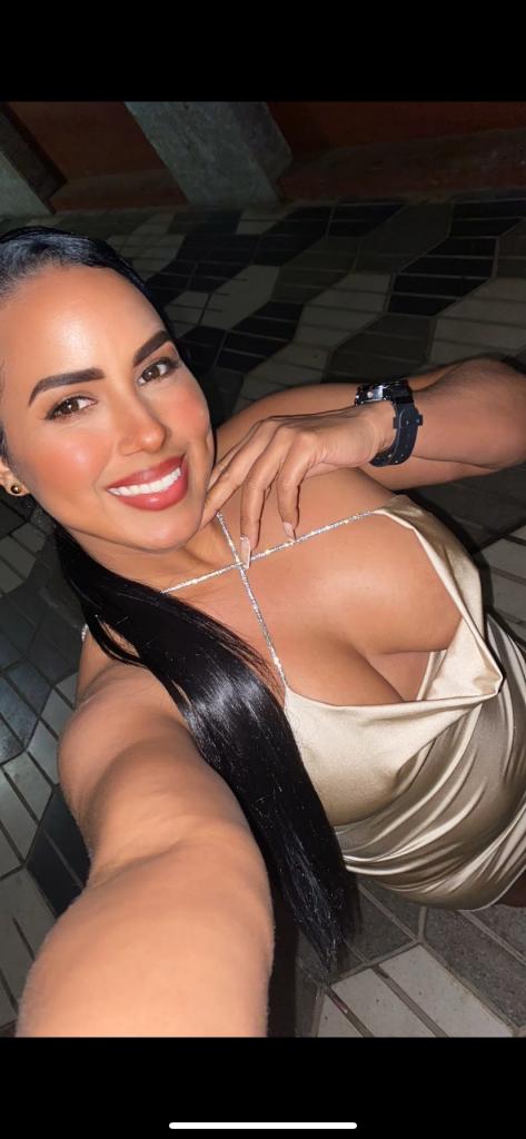 613217556: Chica busca chico en Ibiza