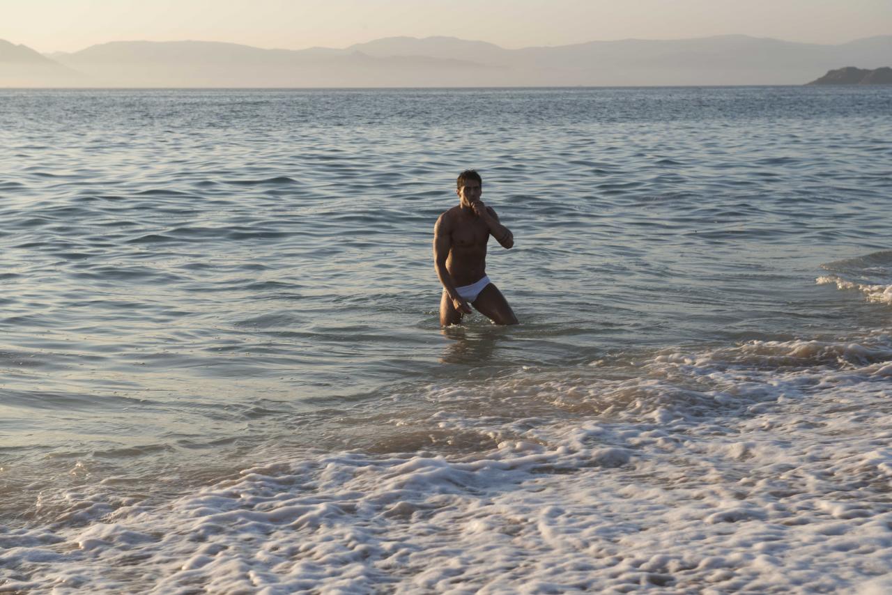 686104020: Chico busca chica en La Coruña