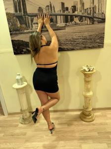 664198873: Chica busca chico en Barcelona